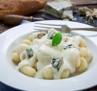Deliziosi gnocchi di patate freschi John Rospo con crema di gorgonzola