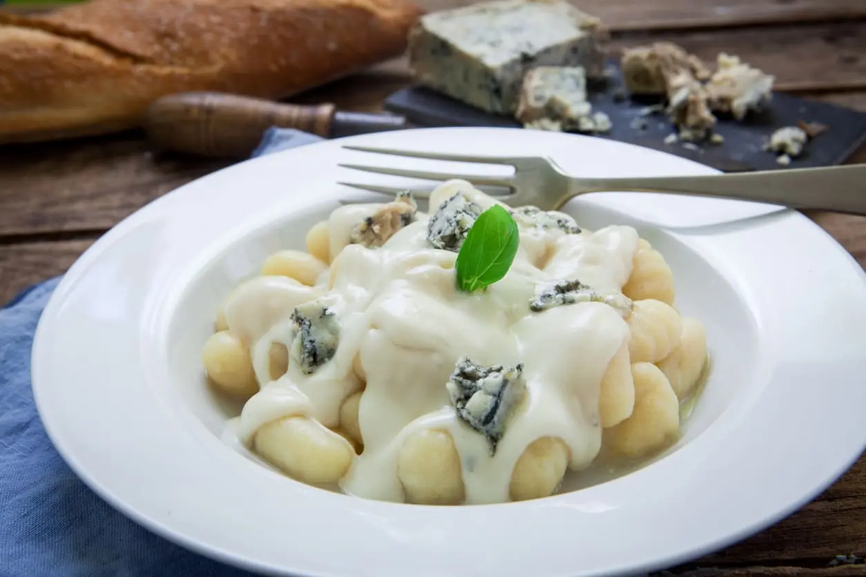 Deliziosi gnocchi di patate freschi John Rospo con crema di gorgonzola